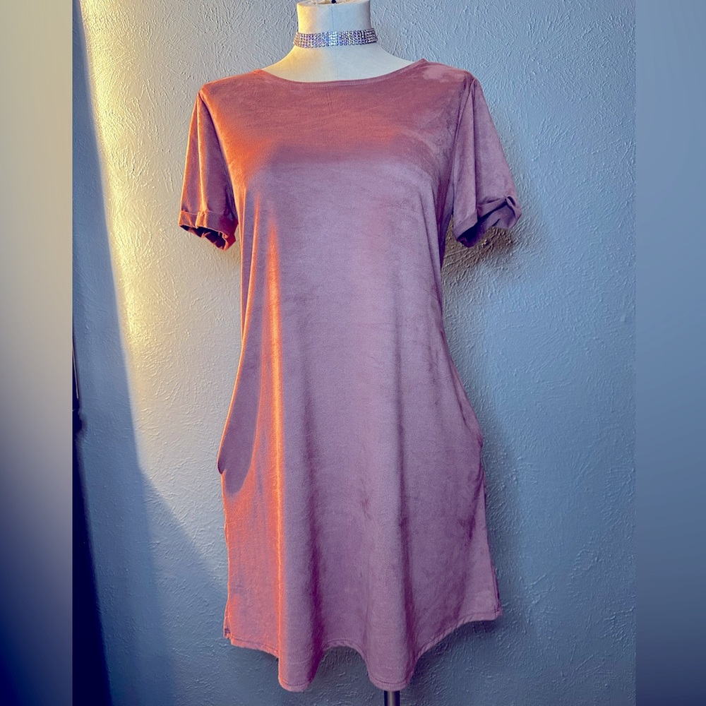 Vibe Velvet Dress (Pink)